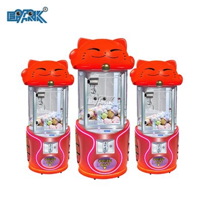 گربه ناز بازی ماشین پنجه جرثقیل